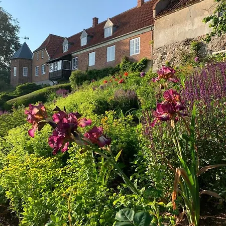 Gartnerhuset Pa Kollerup * Hadsten Stationsby