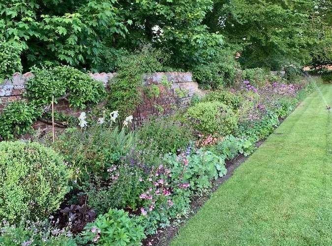 Gartnerhuset Pa Kollerup * Hadsten Stationsby