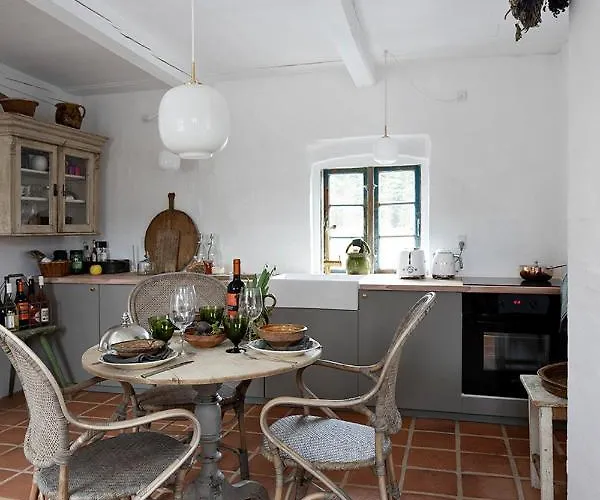 Villa Gartnerhuset Pa Kollerup Hadsten Stationsby