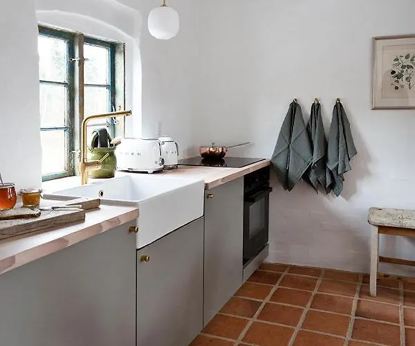 Gartnerhuset Pa Kollerup * Hadsten Stationsby