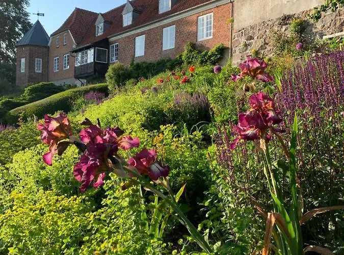 Gartnerhuset Pa Kollerup * Hadsten Stationsby